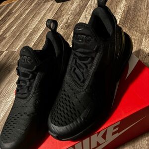 Nike Air Max 270 kids/women  5.5Y Athletic Shoes — Black